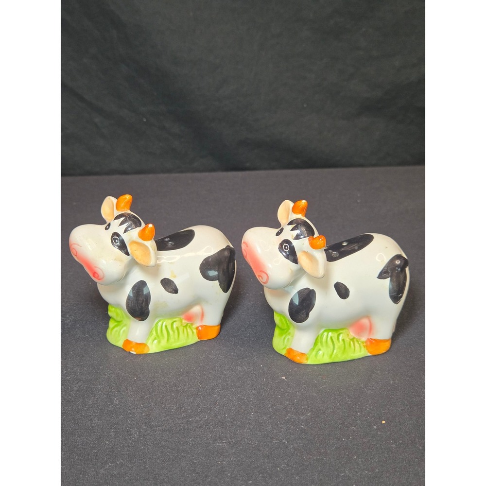 Vintage Ceramic Cow Salt and Pepper Shakers‎ Set Black White Farmhouse Decor